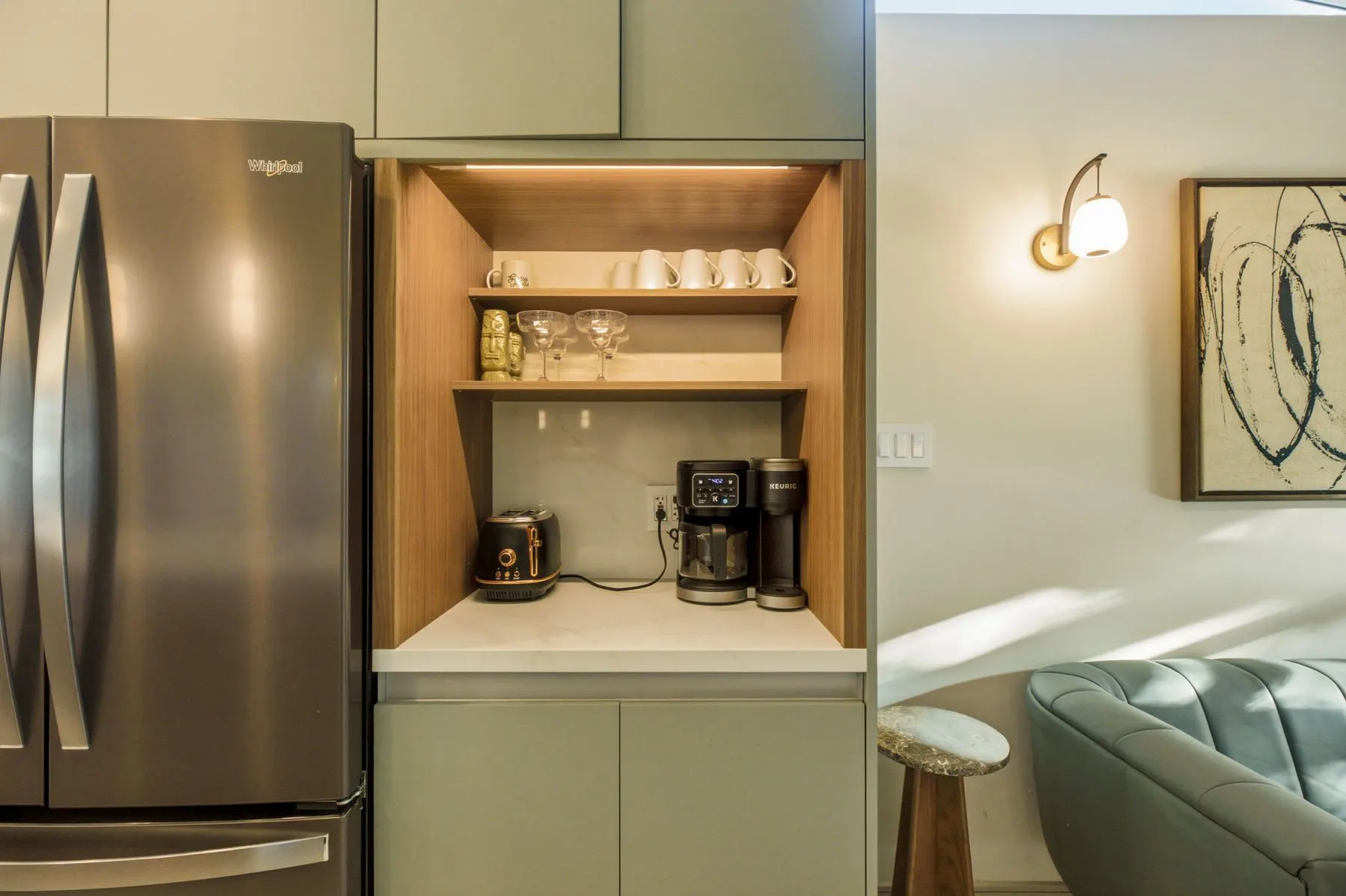 Coffee nook: Keurig brews single pods or a full pot